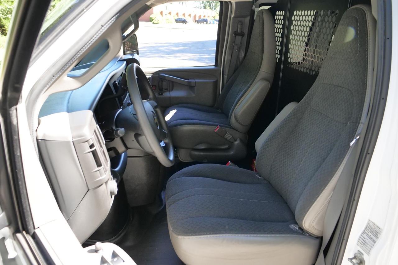 2021 Chevrolet Express 2500 Cargo Van / 6.6L V8 / Convenience Package High Point NC