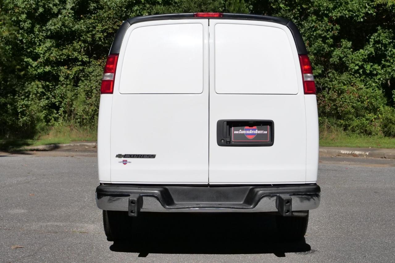 2021 Chevrolet Express 2500 Cargo Van / 6.6L V8 / Convenience Package High Point NC