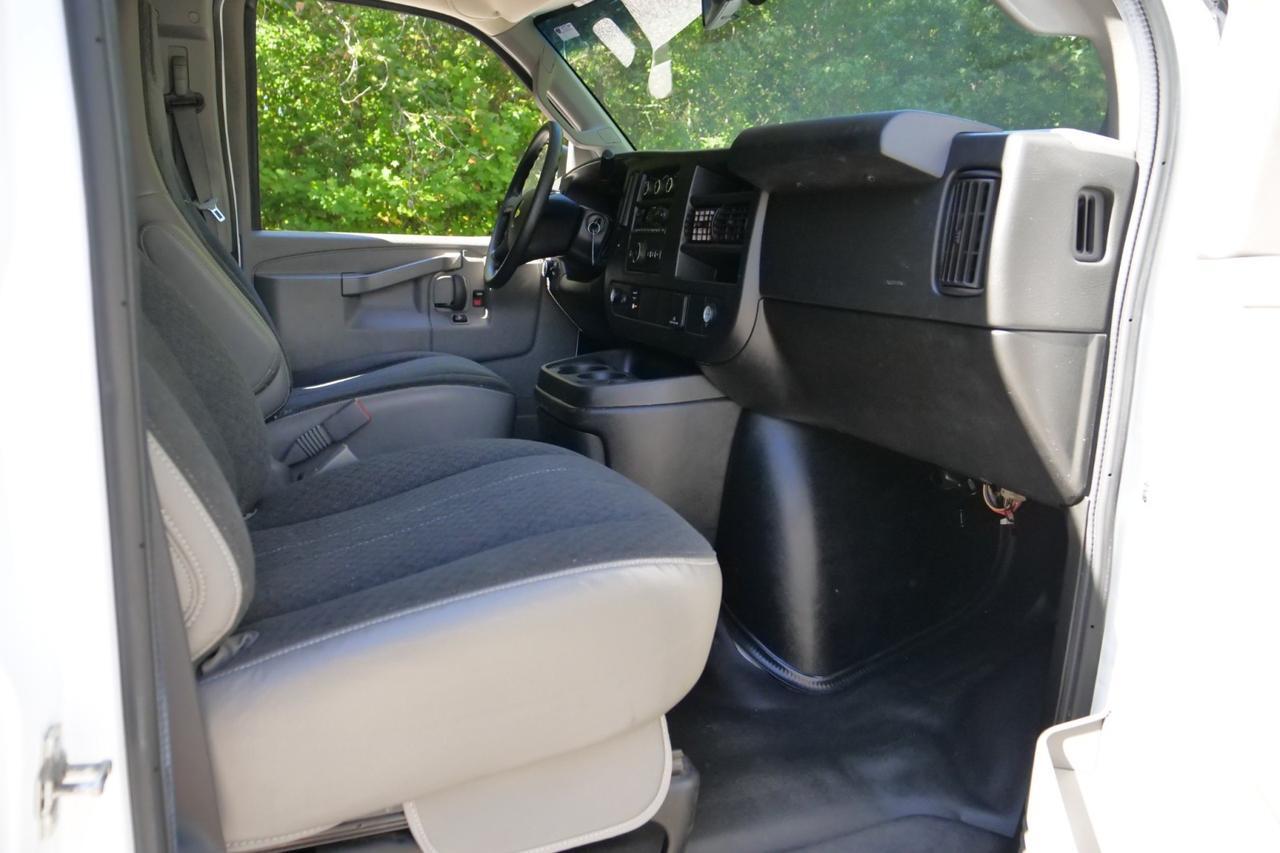 2021 Chevrolet Express 2500 Cargo Van / 6.6L V8 / Convenience Package Lincolnton NC