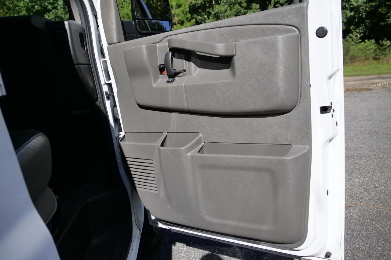 2021 Chevrolet Express 2500 Cargo Van / 6.6L V8 / Convenience Package Lincolnton NC
