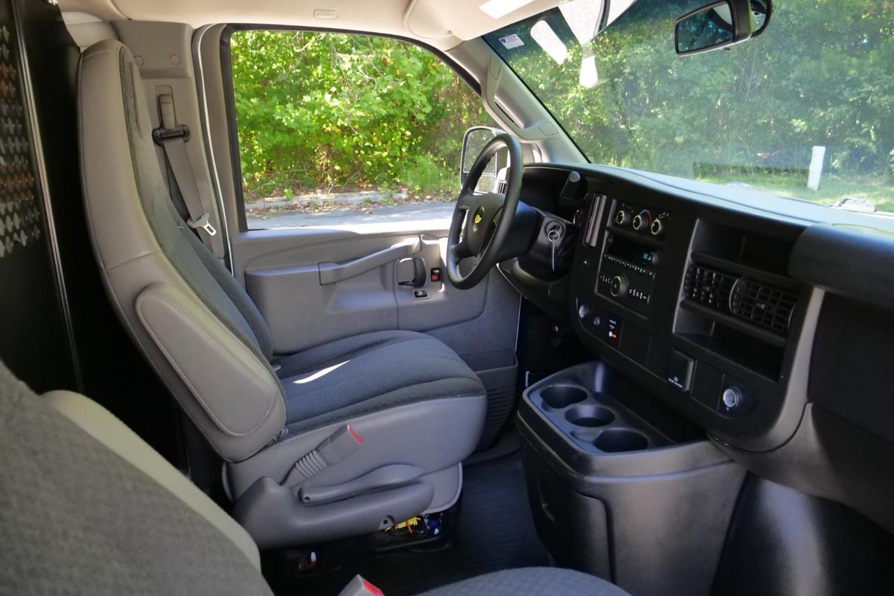 2021 Chevrolet Express 2500 Cargo Van / 6.6L V8 / Convenience Package Lincolnton NC