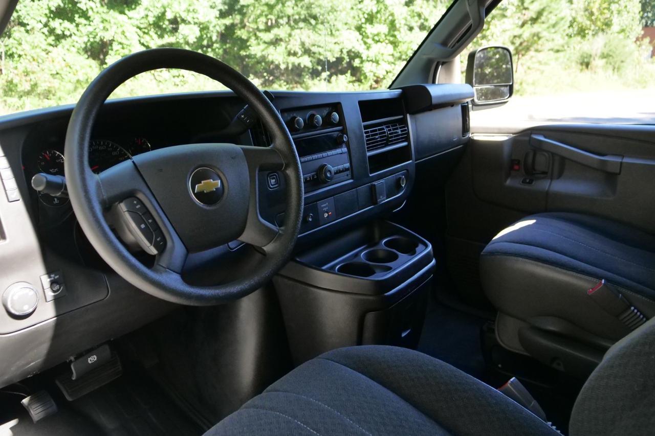 2021 Chevrolet Express 2500 Cargo Van / 6.6L V8 / Convenience Package Lincolnton NC