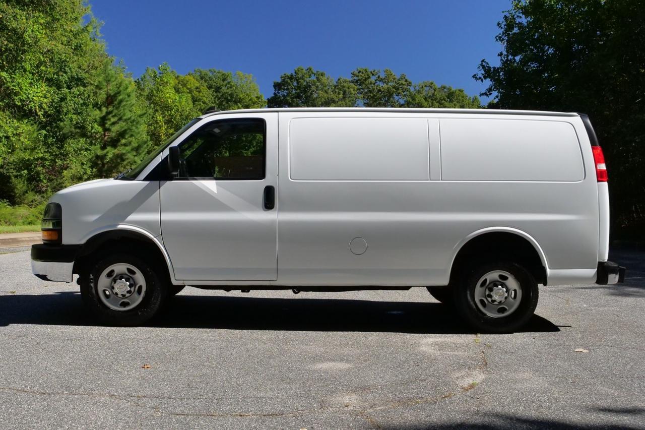2021 Chevrolet Express 2500 Cargo Van / 6.6L V8 / Convenience Package Lincolnton NC
