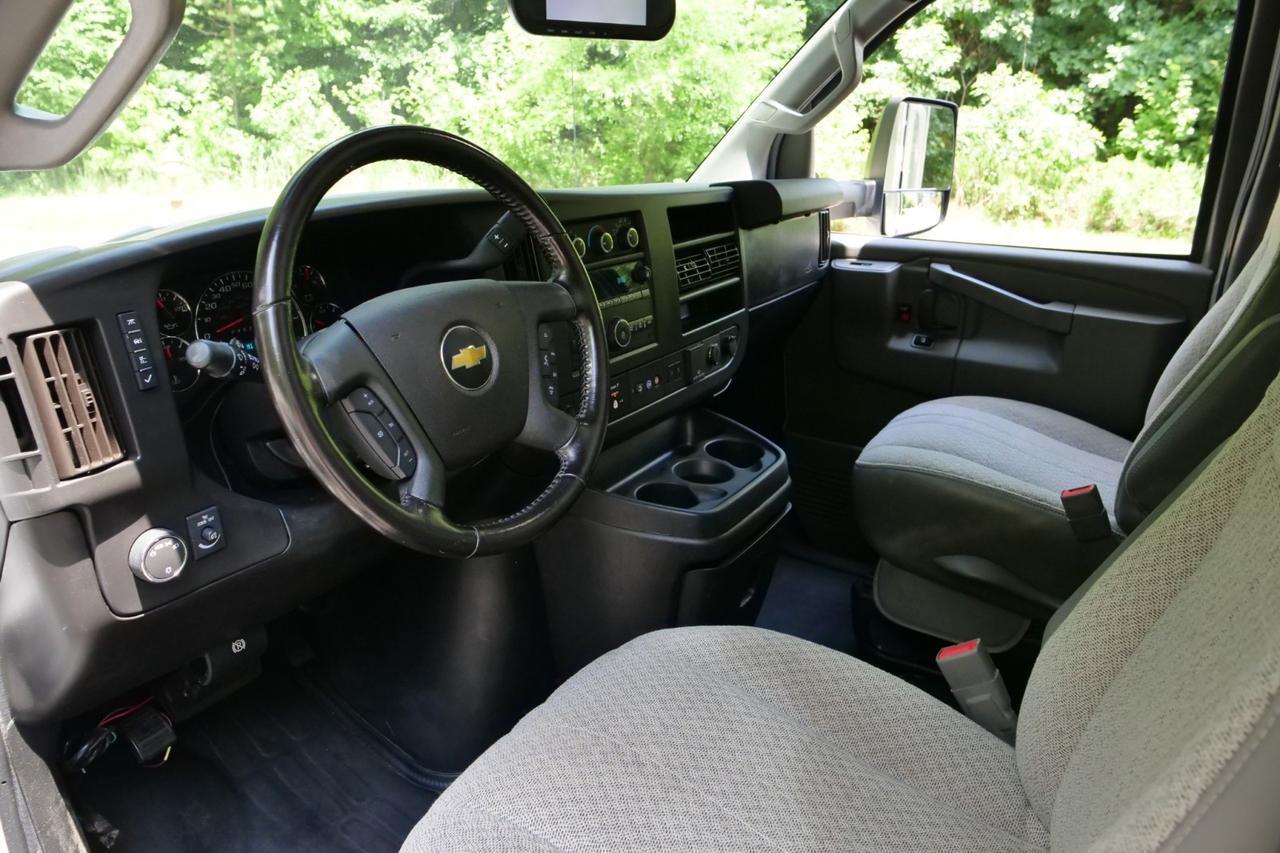 2021 Chevrolet Express 4500 Utilimaster Utilivan / DRW / 18FT Box / Foldable Shelving! Lincolnton NC