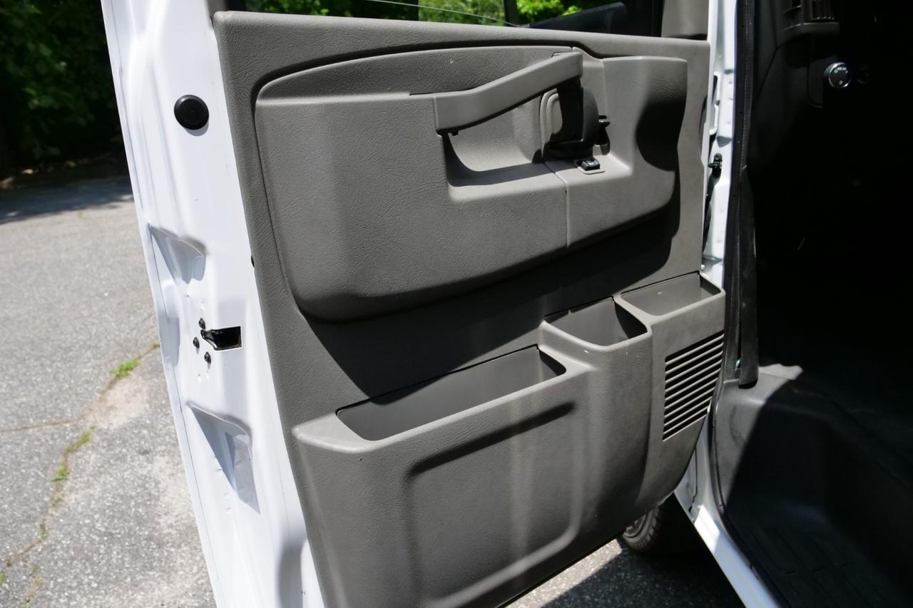 2021 Chevrolet Express 4500 Utilimaster Utilivan / DRW / 18FT Box / Foldable Shelving! Lincolnton NC