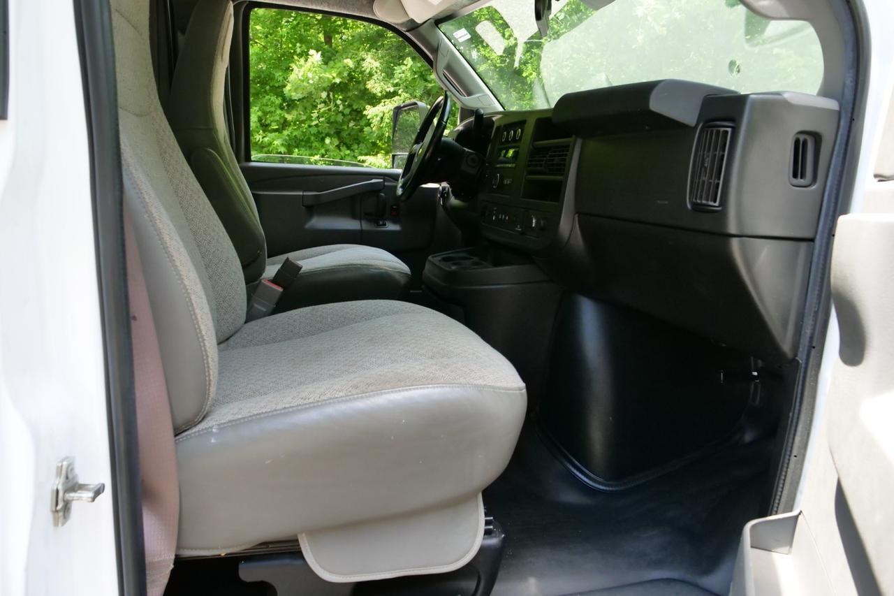 2021 Chevrolet Express 4500 Utilimaster Utilivan / DRW / 18FT Box / Foldable Shelving! Lincolnton NC