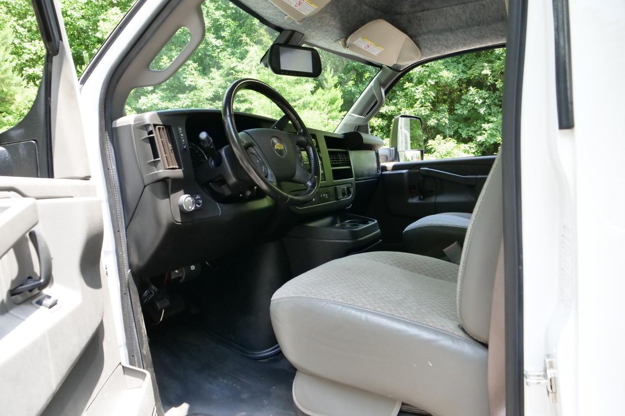 2021 Chevrolet Express 4500 Utilimaster Utilivan / DRW / 18FT Box / Foldable Shelving! Lincolnton NC