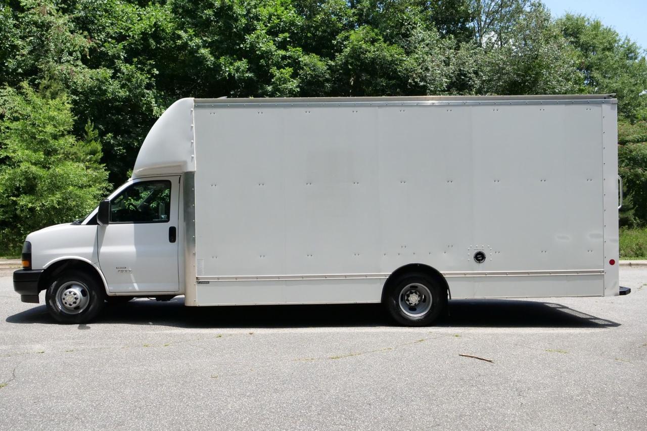 2021 Chevrolet Express 4500 Utilimaster Utilivan / DRW / 18FT Box / Foldable Shelving! Lincolnton NC