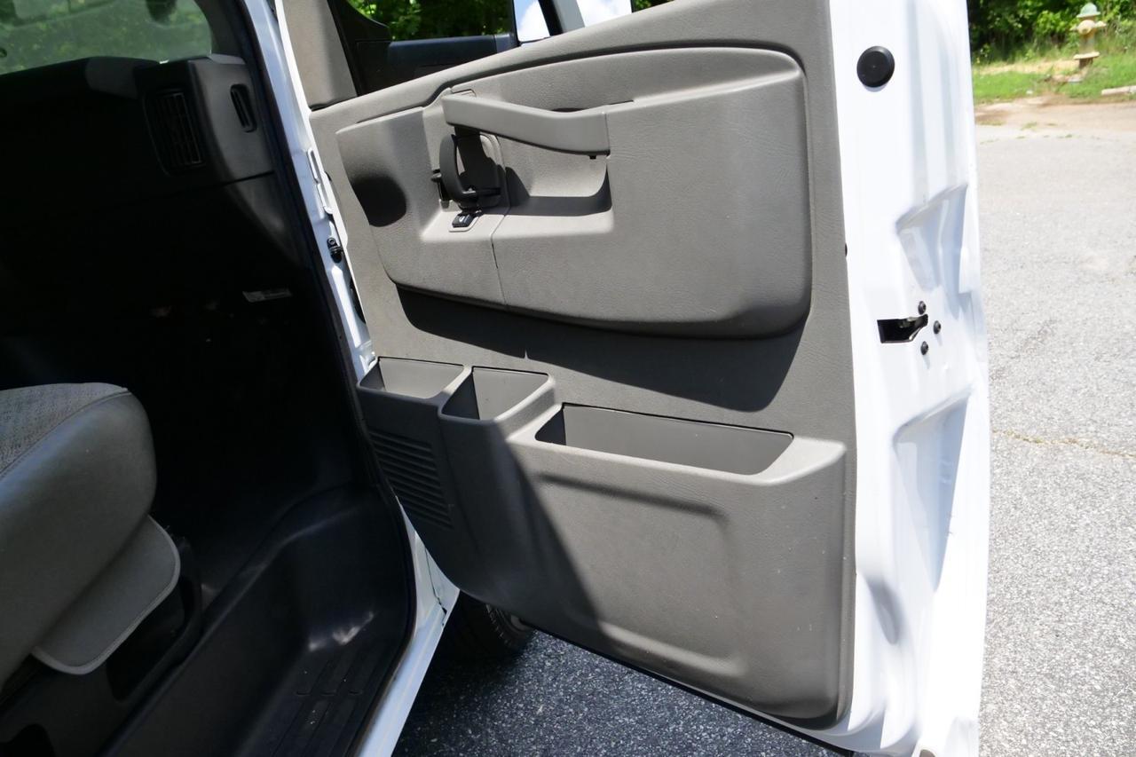 2021 Chevrolet Express 4500 Utilimaster Utilivan / DRW / 18FT Box / Foldable Shelving! Lincolnton NC