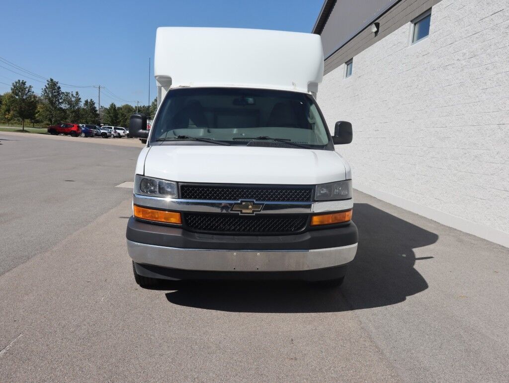 2021 Chevrolet Express Commercial Cutaway 3500 Van w/6.6L V8/12 ft Box Maumee OH