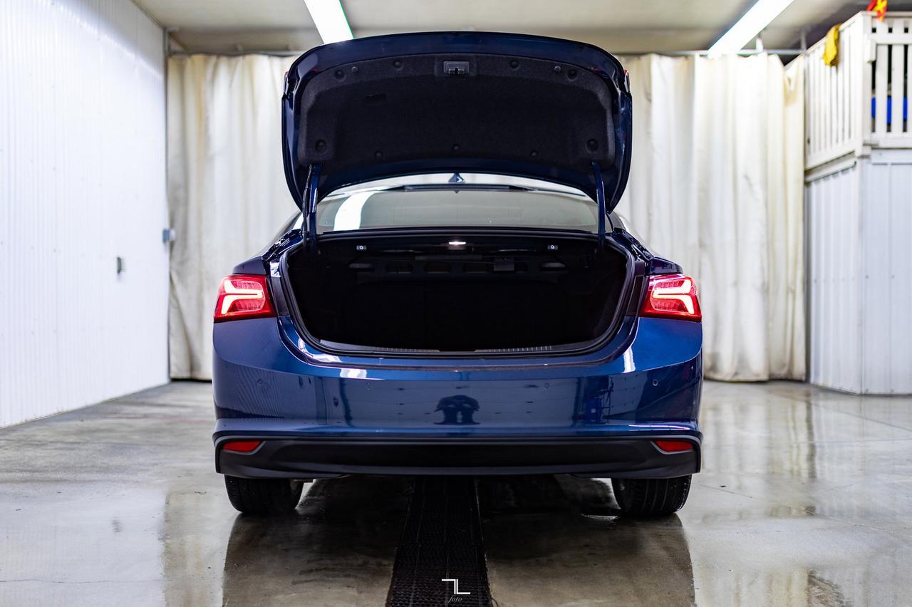 2021 Chevrolet Malibu LT Leather Roof BCam Red Deer AB