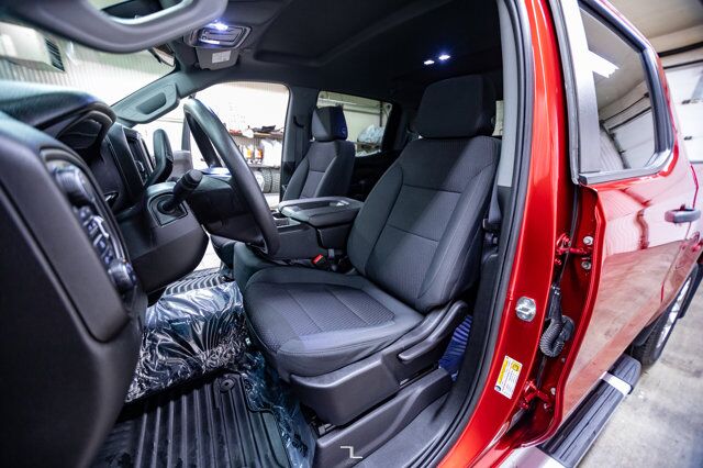 2021 Chevrolet Silverado 1500 4x4 Crew Cab Custom BCam Red Deer AB