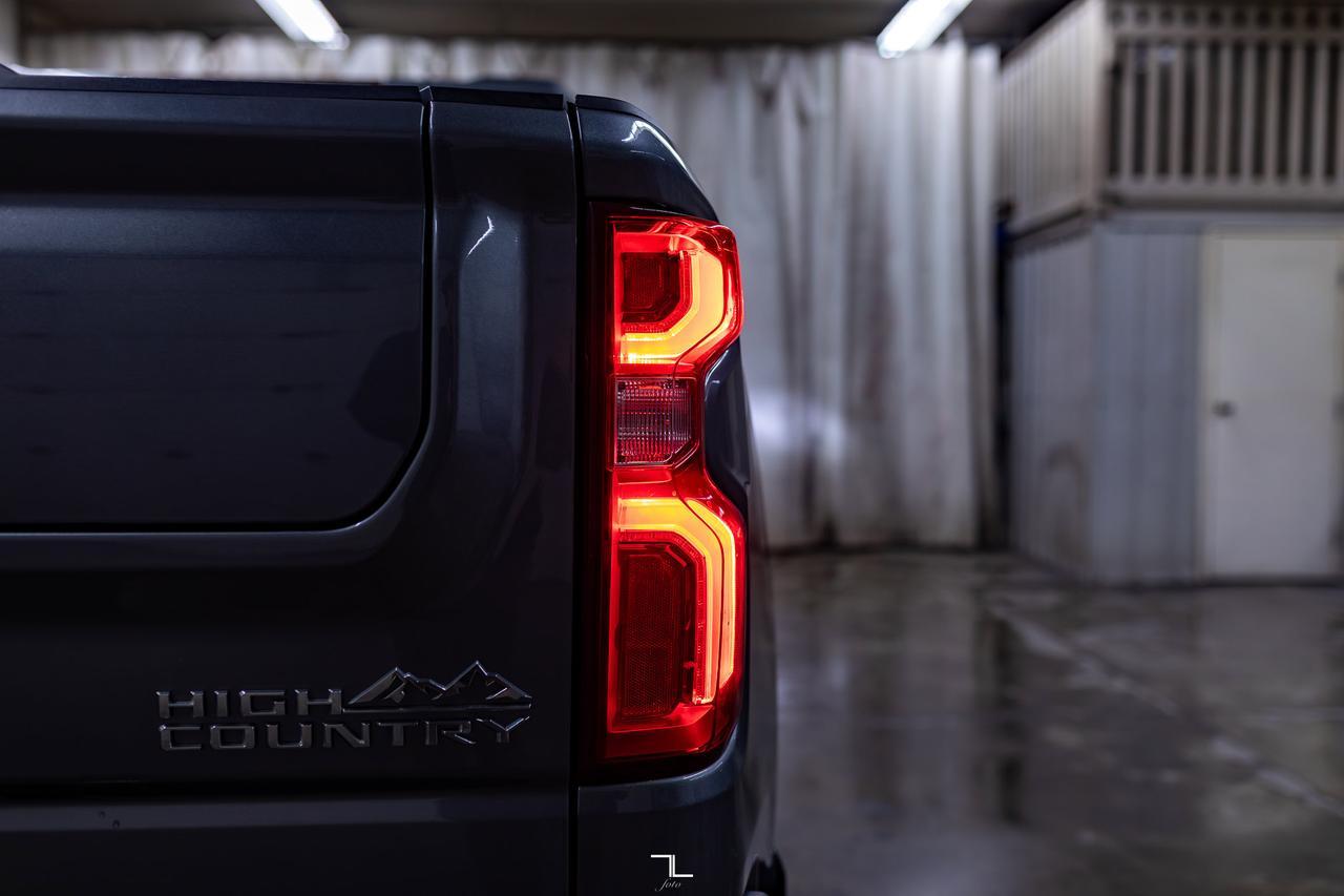 2021 Chevrolet Silverado 1500 4x4 Crew Cab High Country Leather Roof Nav BCam Red Deer AB