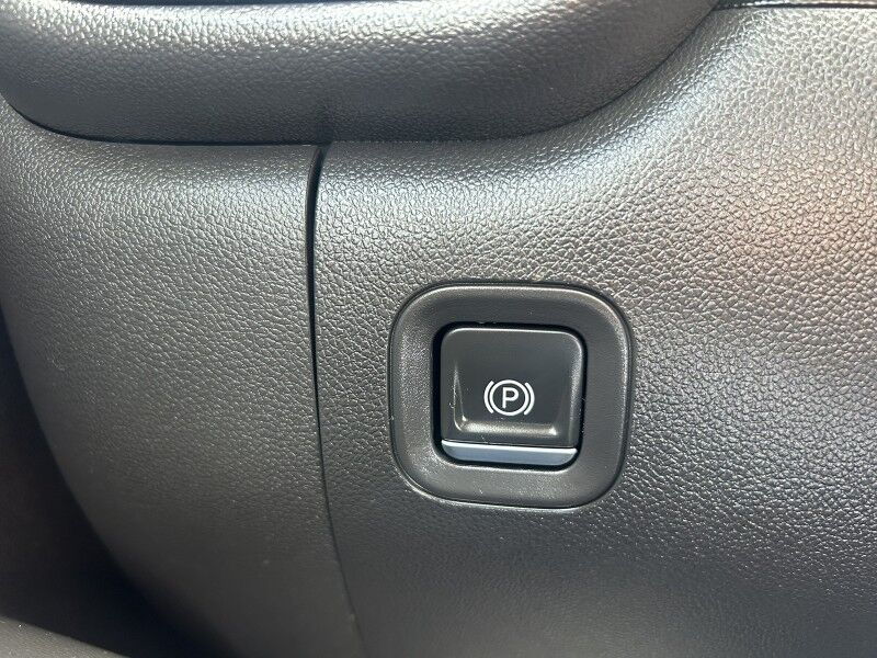 2021 Chevrolet Silverado 1500 Custom - 1 OWNER - WELL MAINTAINED Whitinsville MA