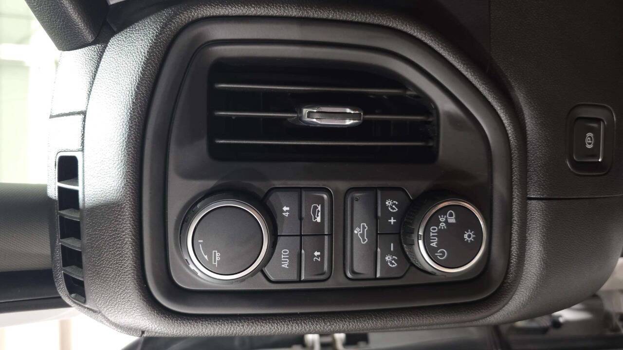 2021 Chevrolet Silverado 1500 Custom 4x4 4dr Crew Cab 5.8 ft. SB Chesterfield MI