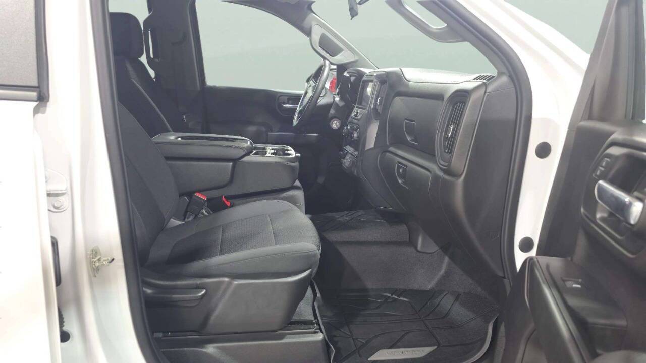 2021 Chevrolet Silverado 1500 Custom 4x4 4dr Crew Cab 5.8 ft. SB Chesterfield MI