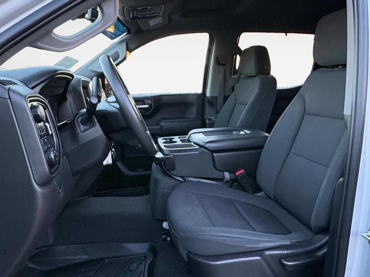 2021 Chevrolet Silverado 1500 Custom Trail Boss, BLACK TUBULAR STEPS, REAR CORNER STEPS, EZ LIFT & RELEASE TAILGATE, APPLE CARPLAY/ANDROID AUTO, REMOTE START, BACKUP CAMERA WITH PARKING SENSORS, BECOME A BOSS ON THE TRAIL OR ROAD!