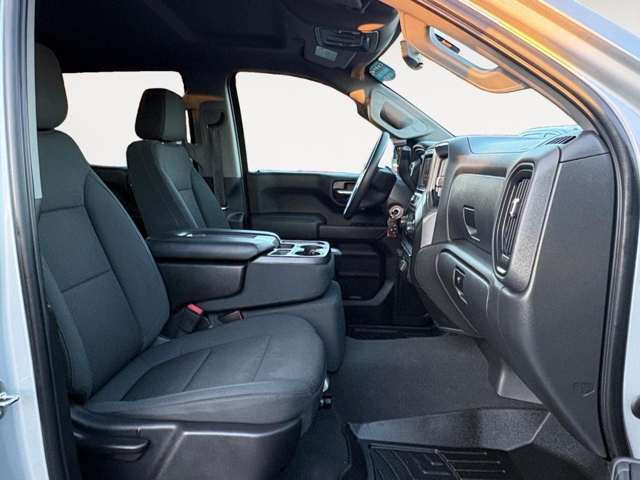 2021 Chevrolet Silverado 1500 Custom Trail Boss, BLACK TUBULAR STEPS, REAR CORNER STEPS, EZ LIFT & RELEASE TAILGATE, APPLE CARPLAY/ANDROID AUTO, REMOTE START, BACKUP CAMERA WITH PARKING SENSORS, BECOME A BOSS ON THE TRAIL OR ROAD! Virginia Beach VA