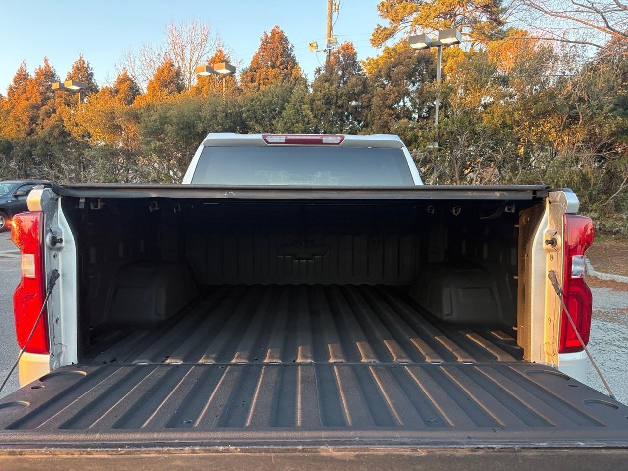 2021 Chevrolet Silverado 1500 Custom Trail Boss, BLACK TUBULAR STEPS, REAR CORNER STEPS, EZ LIFT & RELEASE TAILGATE, APPLE CARPLAY/ANDROID AUTO, REMOTE START, BACKUP CAMERA WITH PARKING SENSORS, BECOME A BOSS ON THE TRAIL OR ROAD! Virginia Beach VA