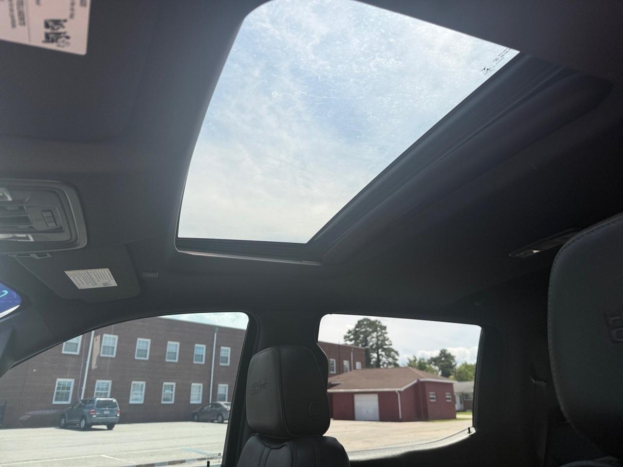 2021 Chevrolet Silverado 1500 High Country, HEATED/VENTILATED SEATS, HEATED REAR SEATS, APPLE CARPLAY/ANDROID AUTO, BACKUP CAMERA, TOW PACKAGE, BED LINER, BOSE SOUND SYSTEM, TOW HOOKS, POWER FOLDING MIRRORS, KEYLESS START, RUNNING BOARDS, CLEAN CARFAX, ONLY 1 OWNER! Norfolk VA