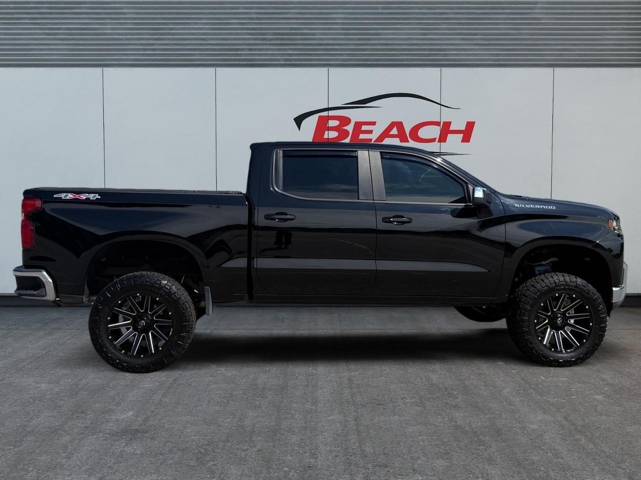 2021 Chevrolet Silverado 1500 LT, HEATED SEATS, APPLE CARPLAY/ANDROID AUTO, BED LINER, TONNEAU COVER, BACKUP CAMERA, POWER MIRRORS, REMOTE START, TOW PACKAGE, FUEL WHEELS, CLEAN CARFAX! Norfolk VA