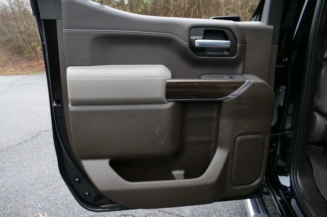 2021 Chevrolet Silverado 1500 LT Trail Boss 4X4 / Leer Bed Cap / 6.2L V8! High Point NC