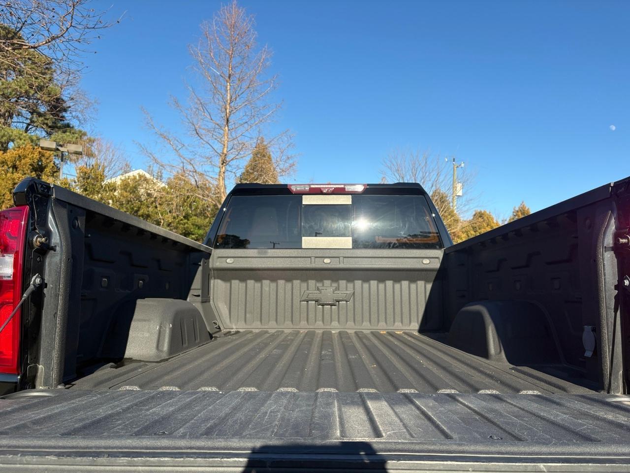 2021 Chevrolet Silverado 1500 LTZ, RUNNING BOARDS, BLIND SPOT ALERT, CUSTOM MOTO METAL WHEELS, HEADS-UP DISPLAY, SUNROOF, HEATED & VENTILATED SEATS, POWER TAILGATE, APPLE CARPLAY/ANDROID AUTO, TOW PACKAGE, POWER SLIDING REAR WINDOW, BACKUP CAMERA, THIS TRUCK HAS IT ALL! Virginia Beach VA