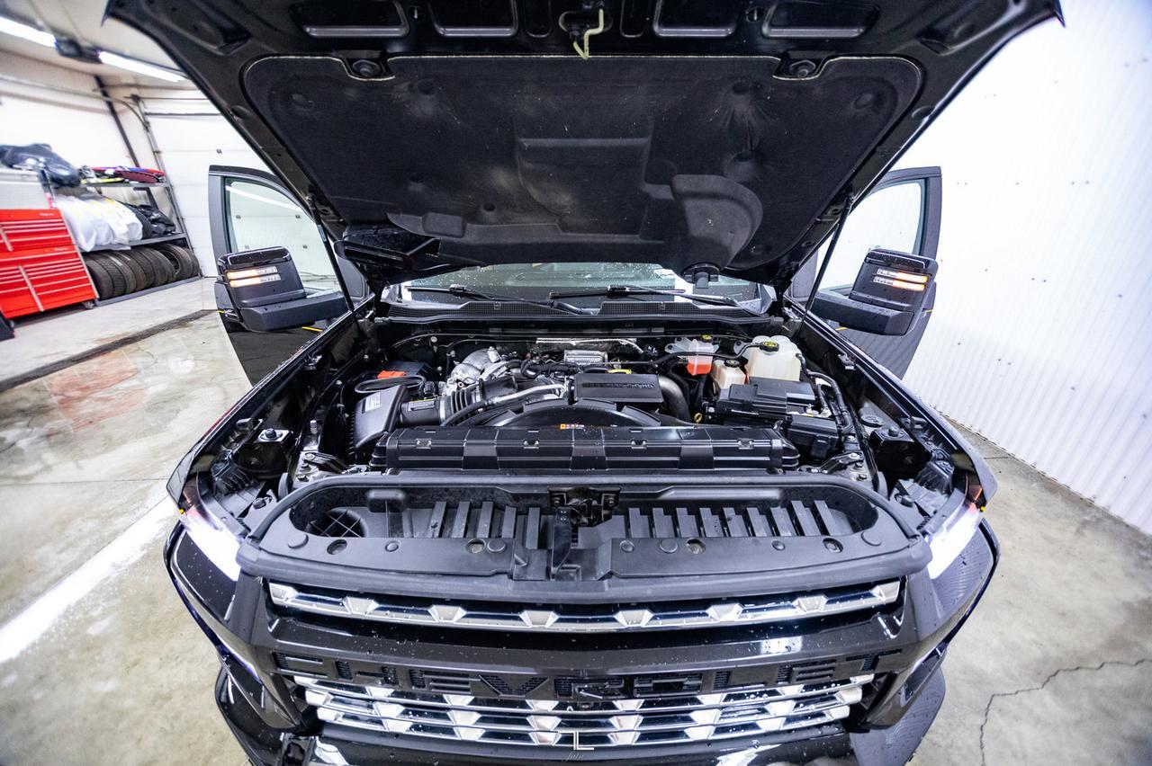 2021 Chevrolet Silverado 2500HD 4x4 Crew Cab LTZ Carhartt Edition Diesel Leather Roof Nav Red Deer AB