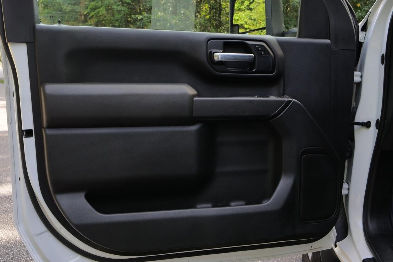 2021 Chevrolet Silverado 3500HD 4X4 / DRW / 6.6L V8 Diesel / CM Flat Bed! Lincolnton NC