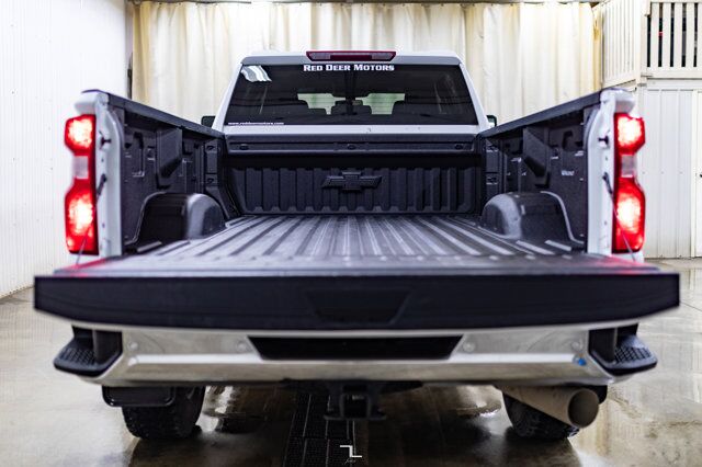 2021 Chevrolet Silverado 3500HD 4x4 Crew Cab LT Z71 Longbox Diesel BCam Red Deer AB