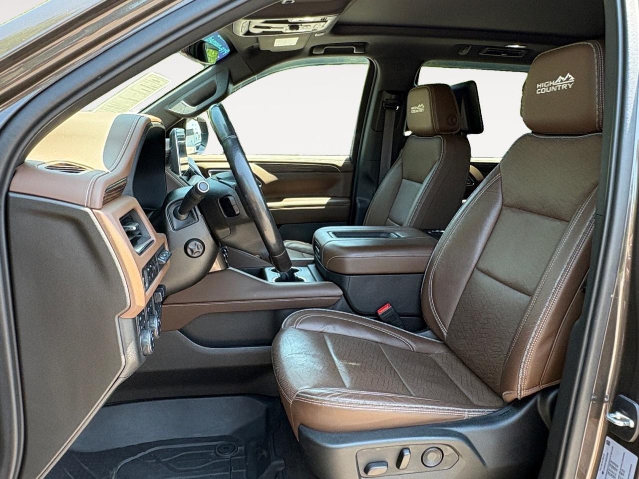 2021 Chevrolet Suburban High Country, HEADS-UP DISPLAY, POWER RUNNING BOARDS, POWER LIFTGATE, BLIND SPOT ALERT, LANE KEEP ASSIST, PANORAMIC MOONROOF, APPLE CARPLAY/ANDROID AUTO, 360 BACKUP CAMERA, HEATED & COOLING SEATS, REAR DVD ENTERTAINMENT, LOW MILES, THIS SUV HAS IT AL