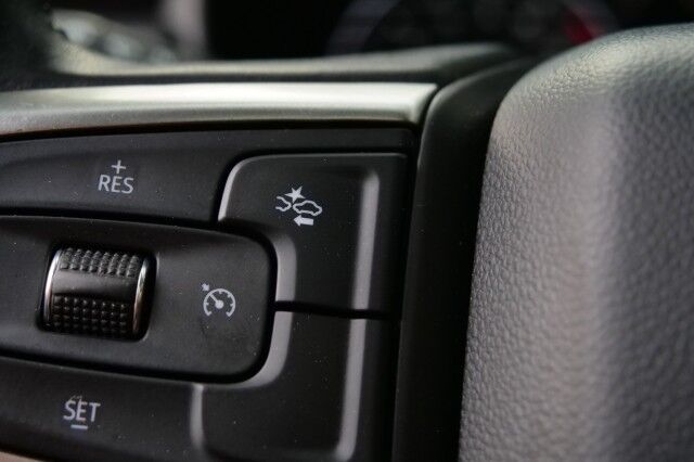 2021 Chevrolet Suburban LT 4WD / Panoramic Sunroof / Third Row / V8! High Point NC