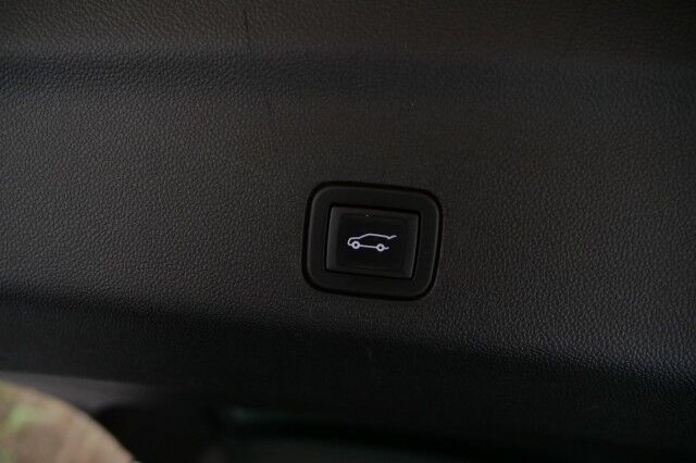 2021 Chevrolet Suburban LT 4WD / Panoramic Sunroof / Third Row / V8! High Point NC