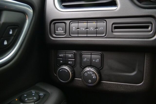 2021 Chevrolet Suburban LT 4WD / Panoramic Sunroof / Third Row / V8! High Point NC