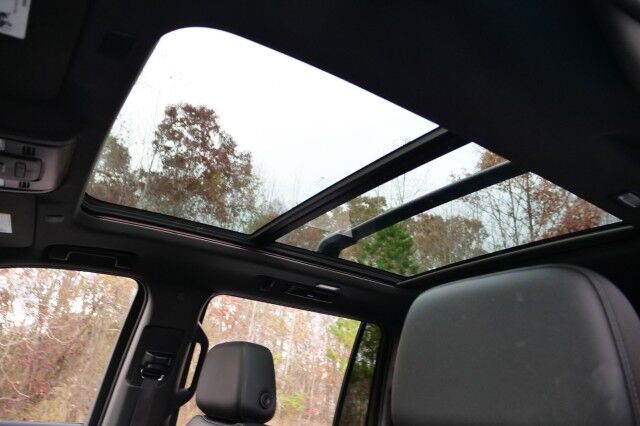 2021 Chevrolet Suburban LT 4WD / Panoramic Sunroof / Third Row / V8! High Point NC