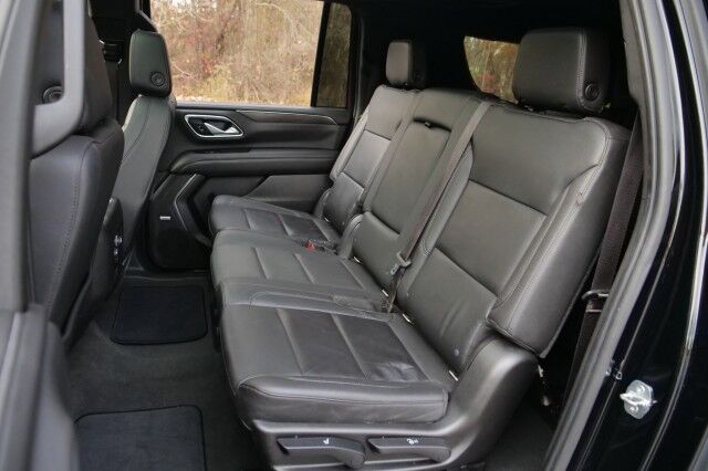 2021 Chevrolet Suburban LT 4WD / Panoramic Sunroof / Third Row / V8! High Point NC