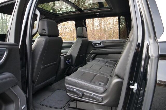 2021 Chevrolet Suburban LT 4WD / Panoramic Sunroof / Third Row / V8! High Point NC