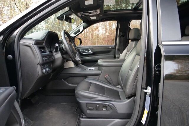 2021 Chevrolet Suburban LT 4WD / Panoramic Sunroof / Third Row / V8! High Point NC