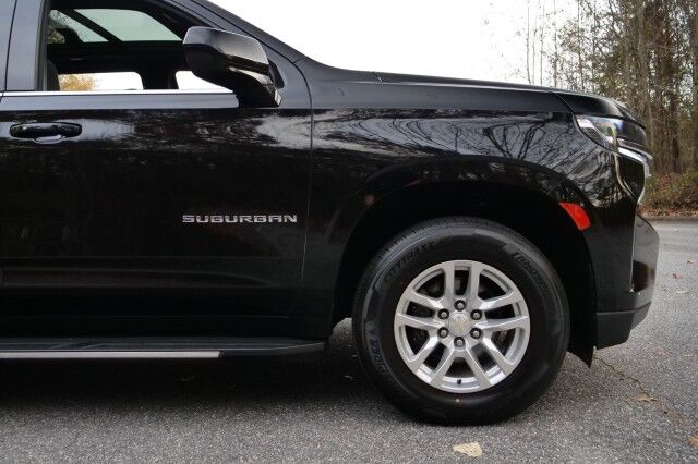 2021 Chevrolet Suburban LT 4WD / Panoramic Sunroof / Third Row / V8! High Point NC