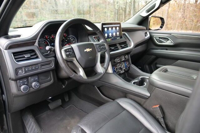 2021 Chevrolet Suburban LT 4WD / Panoramic Sunroof / Third Row / V8! High Point NC