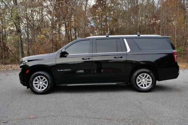 2021 Chevrolet Suburban LT 4WD / Panoramic Sunroof / Third Row / V8! High Point NC