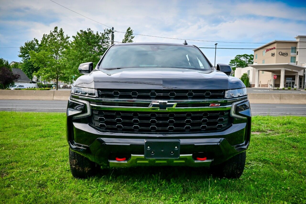 2021 Chevrolet Suburban Z71 photo 2