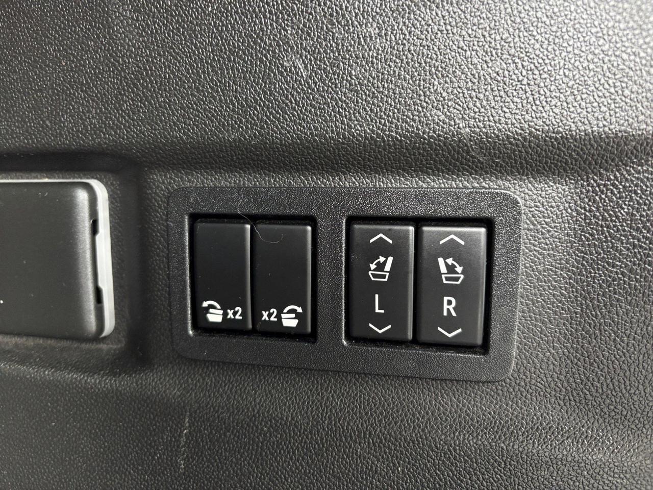 2021 Chevrolet Tahoe RST, HEATED FRONT AND REAR SEATS, MOONROOF, CAPTAINS CHAIRS, 3RD ROW, BOSE SPEAKERS, APPLE CARPLAY/ANDROID AUTO, BLIND SPOT ALERT, LANE KEEP ASSIST, RUNNING BOARDS, CLEAN CARFAX, GREAT FAMILY VEHICLE FOR A GREAT PRICE! Virginia Beach VA