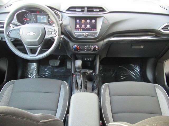 2021 Chevrolet Trailblazer LS photo 3