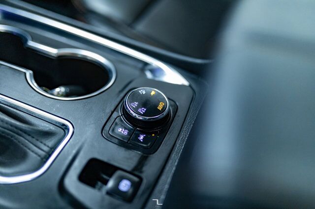 2021 Chevrolet Traverse AWD LT True North Leather Roof Nav Red Deer AB