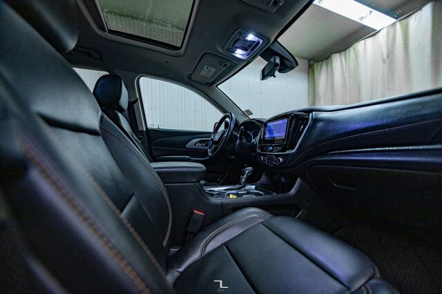 2021 Chevrolet Traverse AWD LT True North Leather Roof Nav Red Deer AB