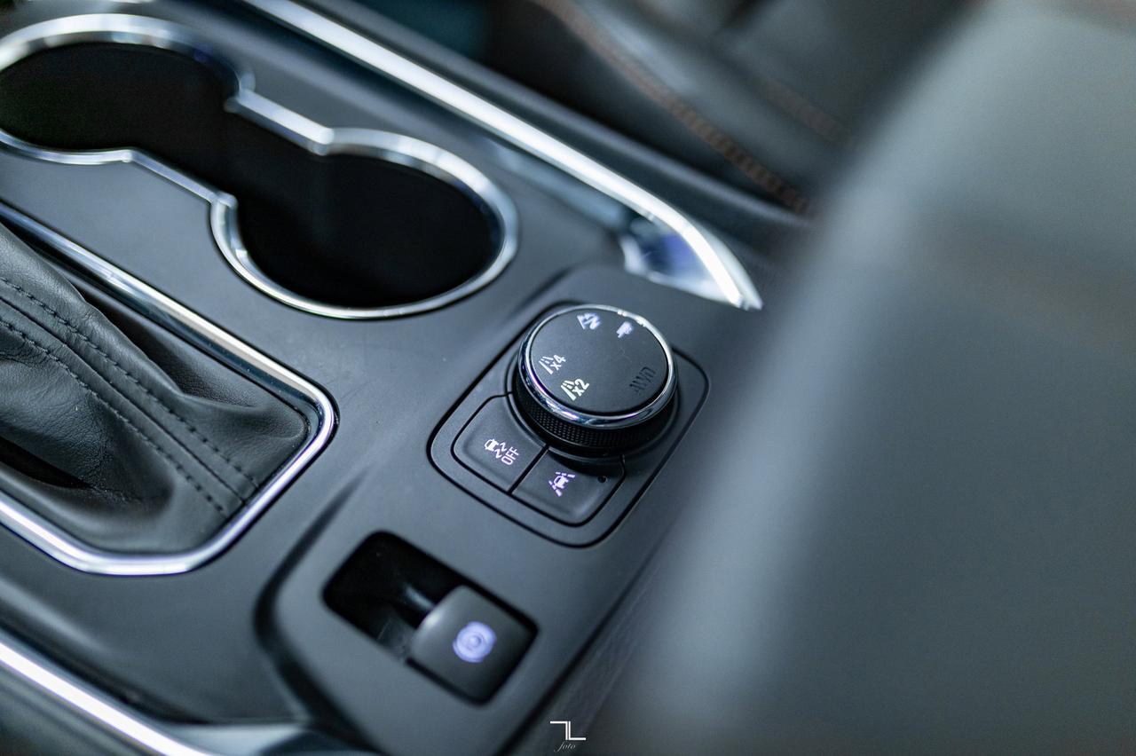 2021 Chevrolet Traverse AWD LT True North Leather Roof Nav Red Deer AB