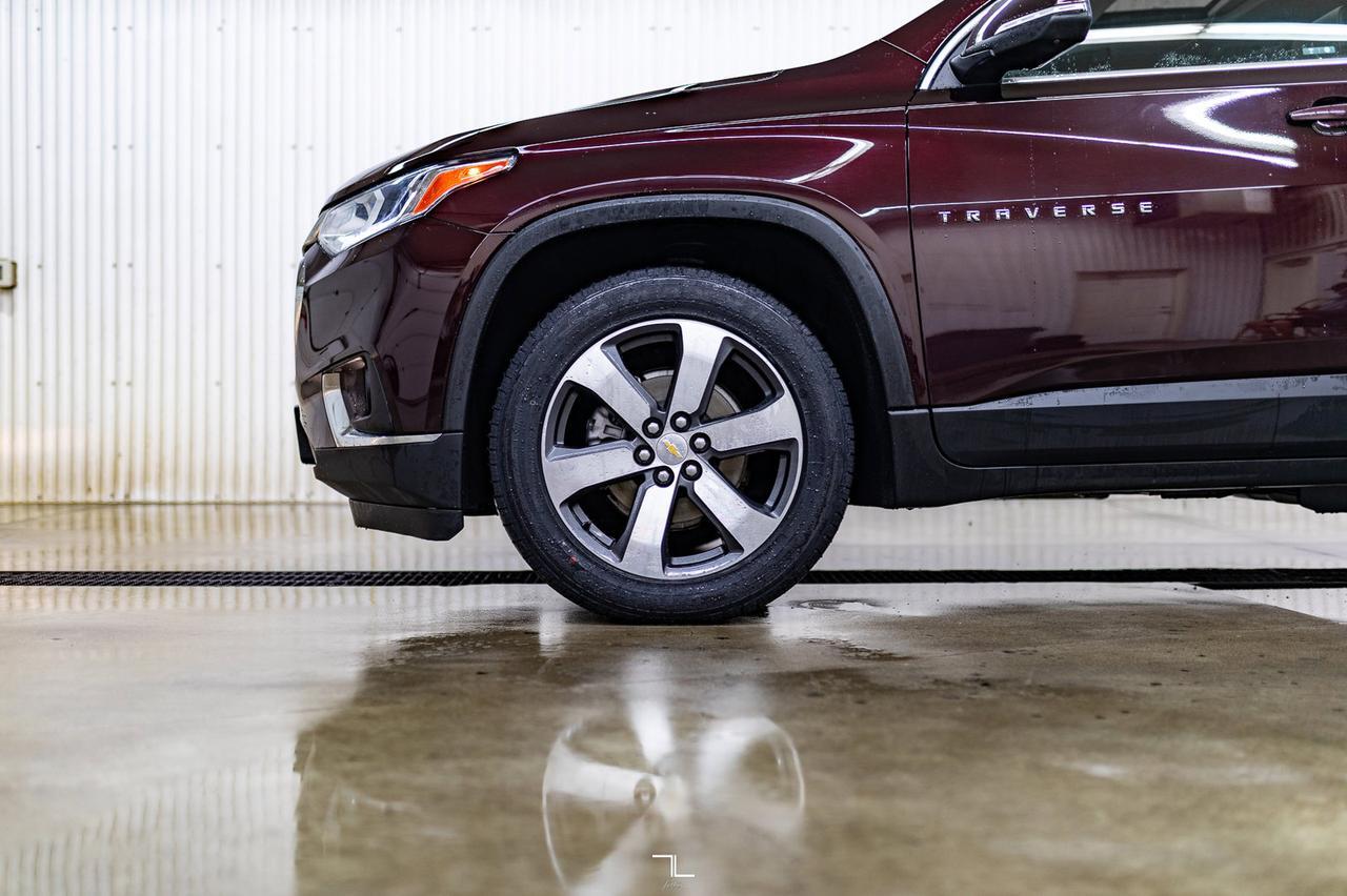 2021 Chevrolet Traverse AWD LT True North Leather Roof Nav Red Deer AB