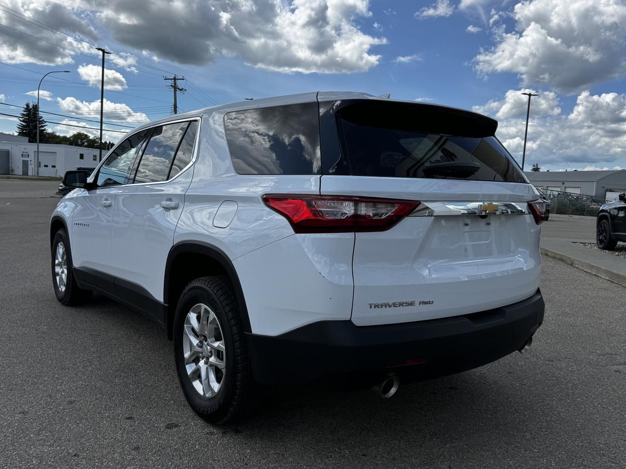 2021 Chevrolet Traverse LS AWD SUV | V6 | Low KMs | Premium Cloth | OnStar Redwater AB