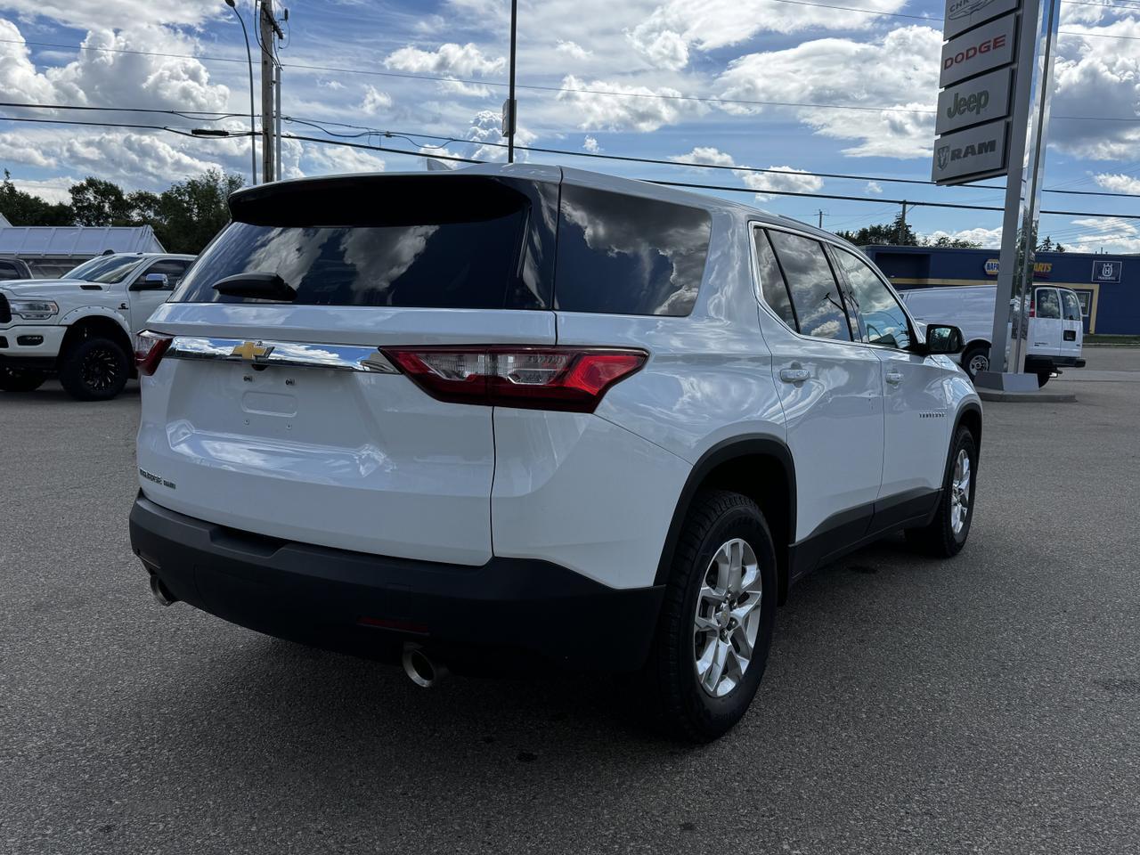 2021 Chevrolet Traverse LS AWD SUV | V6 | Low KMs | Premium Cloth | OnStar Redwater AB